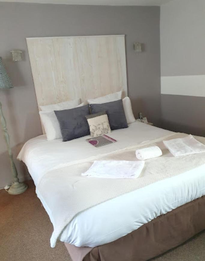 Logis Hotel Restaurant L'Auberge Normande แกรองตอง ภายนอก รูปภาพ